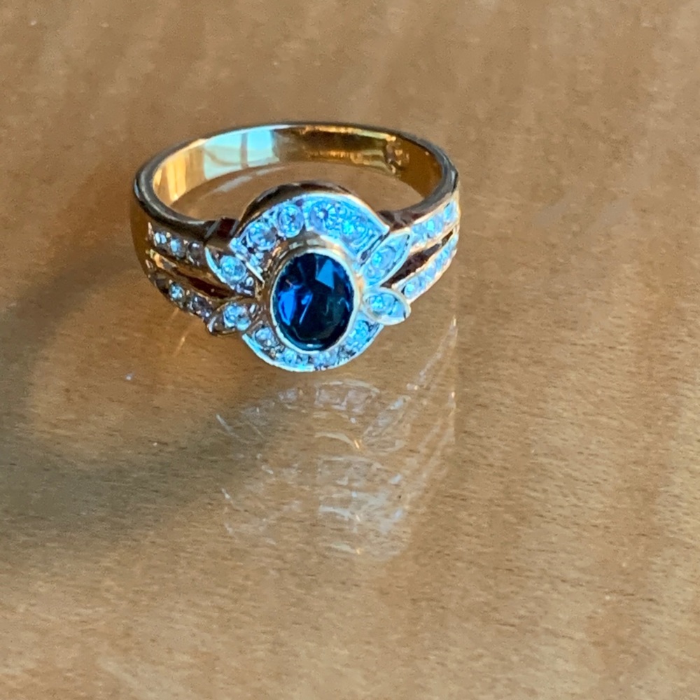 Ring - Picture 3 of 9